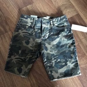 Bermuda Army Print shorts